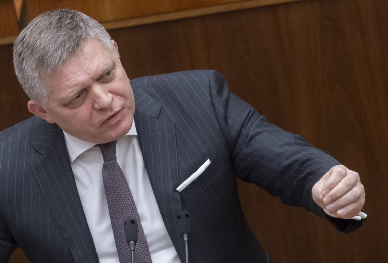 Smer: Krajniak svojou politikou vylučovania zaradil Sme rodina k OĽANO, Za ľudí či Demokratom