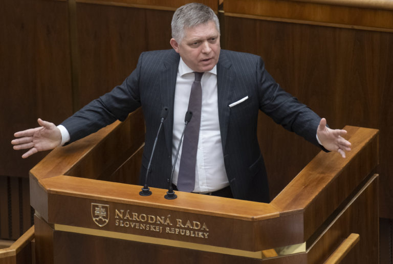 Na snímke poslanec NRSR Robert Fico (Smer-SD) rozpráva počas 78. schôdze NRSR 24. januára 2023 v Bratislave. Foto: Martin Baumann/TASR