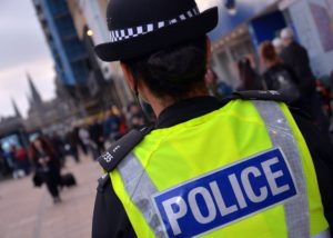 Ľudia, ktorých priťahujú mladiství. Newspeak škótskej polície o pedofiloch budí vášne