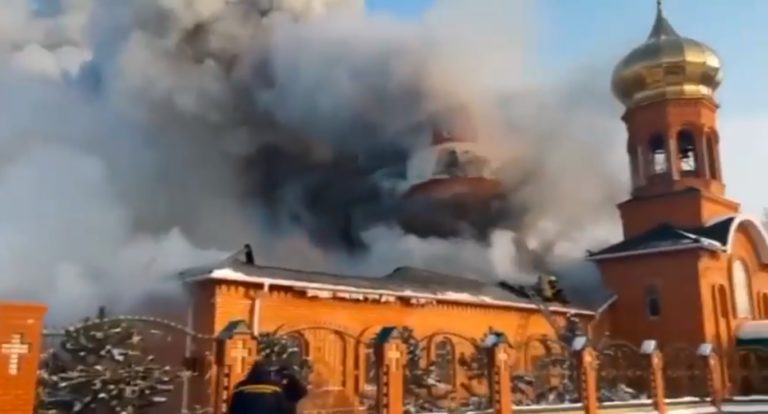 Na sociálnych sieťach sa šíri dezinformačné video z požiaru kostola na Ukrajine