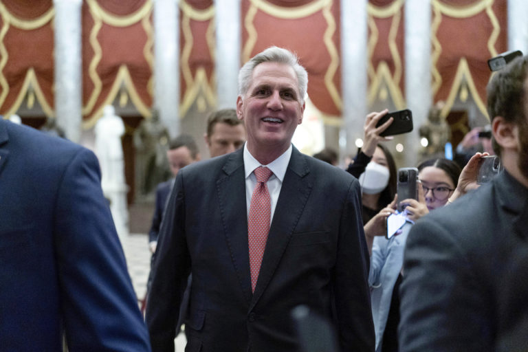 Pelosiová má nástupcu. Šéfom Snemovne reprezentantov sa stal Kevin McCarthy