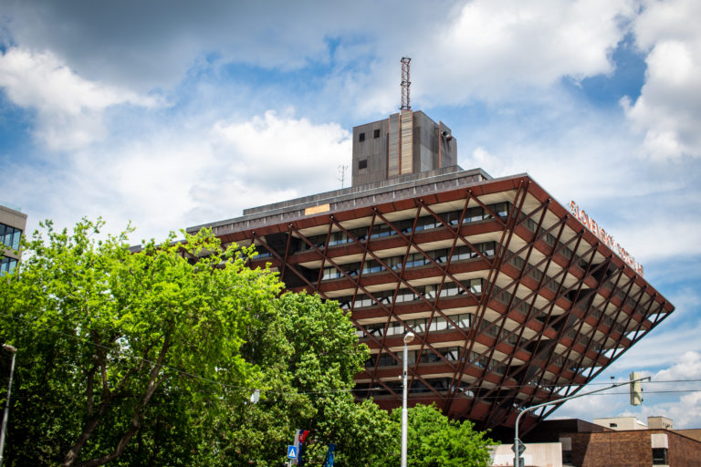 Moderátorke Jančkárovej sa vyhrážajú fyzickou likvidáciou. RTVS podá trestné oznámenie. NAKA začala trestné stíhanie
