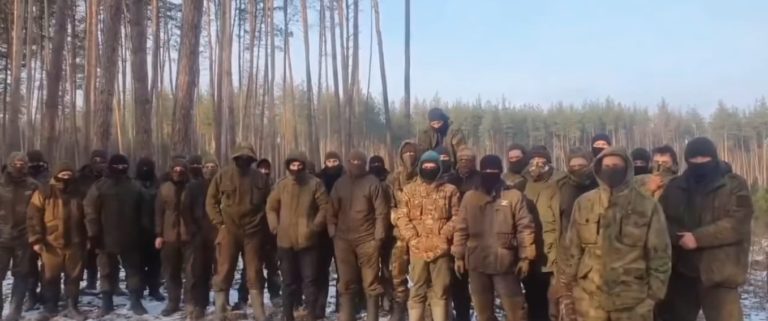 Prikázali im ustúpiť, potom ich obvinili z dezercie. Mobilizovaní Rusi žiadajú vo videu o pomoc