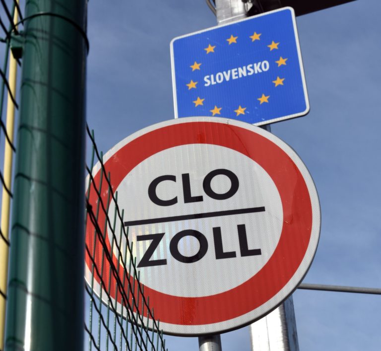 Značka Clo-Zoll na hraničnom priechode s Ukrajinou.