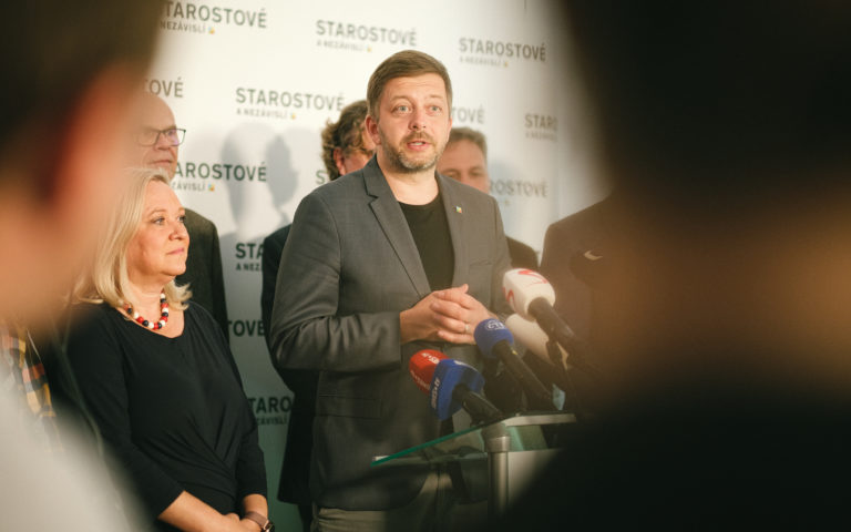 STAN odmieta hlasovať s opozíciou, Rakušan nezhodí vládu