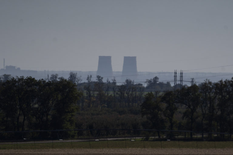 Moskva obviňuje Kyjev z bombardovania ciest neďaleko jadrovej elektrárne v Záporoží