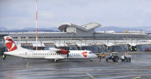 Zrušia zákaz tekutín v príručnej batožine? Pýtali sme sa na košickom letisku