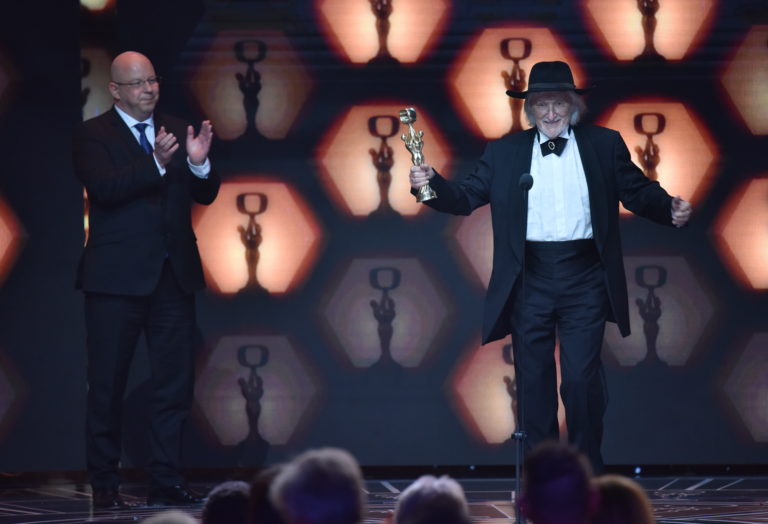 RTVS si pripomenie zosnulého režiséra Jakubiska vo svojom víkendovom vysielaní