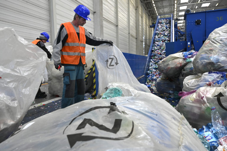 Enviro: Zálohovanie PET fliaš a plechoviek za prvý rok prekonalo očakávania, návratnosť prekročila 70 percent