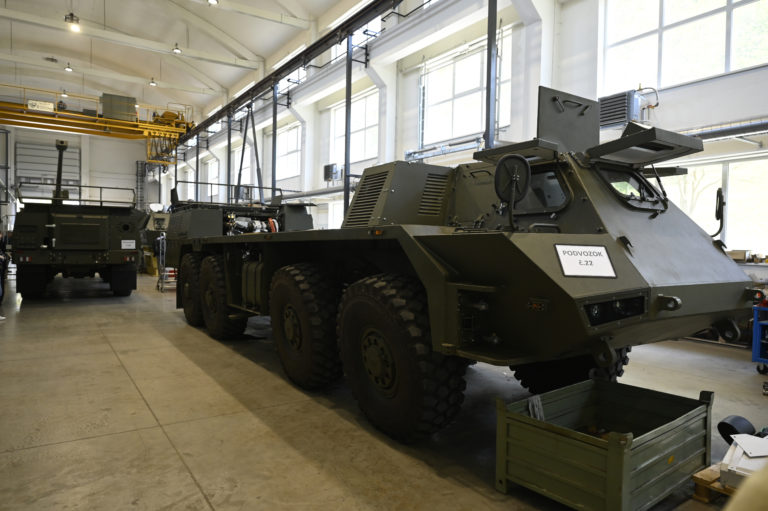 Nákup obrnených vozidiel bol podľa KDH nevýhodný, od ministra Naďa chcú vysvetlenie