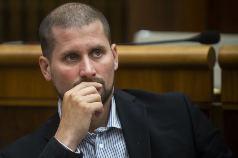 Schôdzu parlamentu prerušili pre kolaps Beluského. Mohli sme pokračovať, posťažoval sa Naď