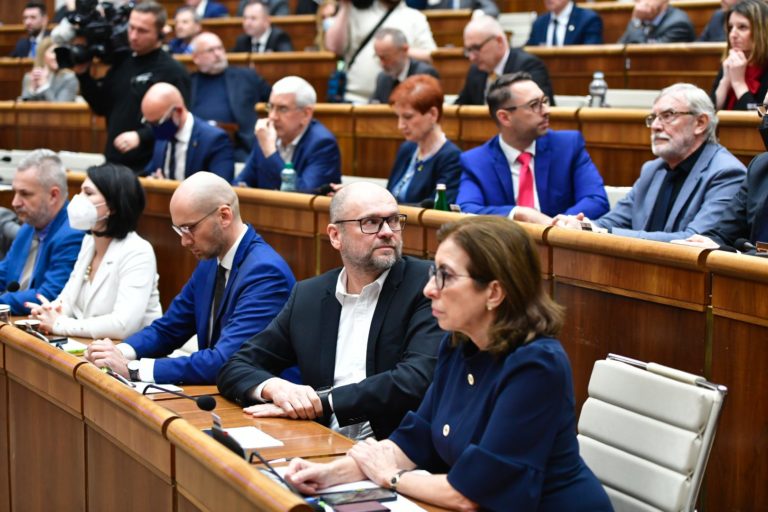 Súčasný ruský režim je teroristický, zhodla sa väčšina slovenských poslancov