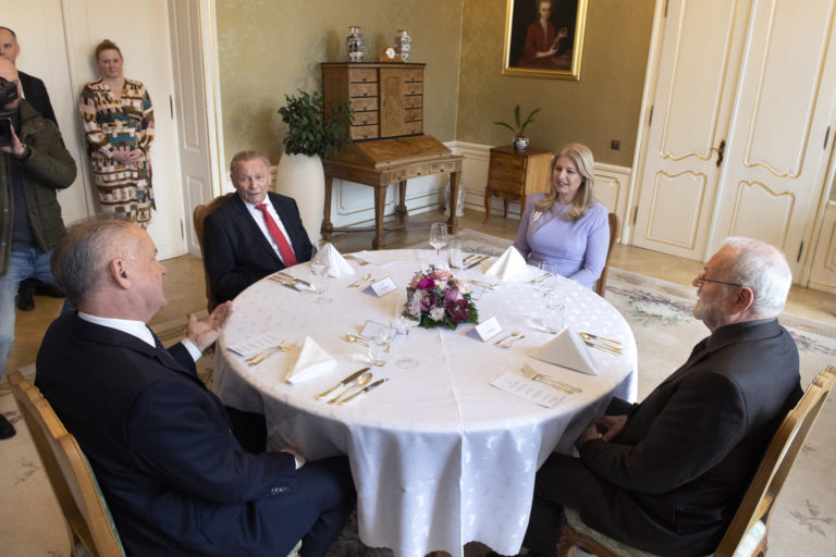 Prezidenti SR sa stretli po dvojročnej prestávke opäť stretli na spoločnom obede