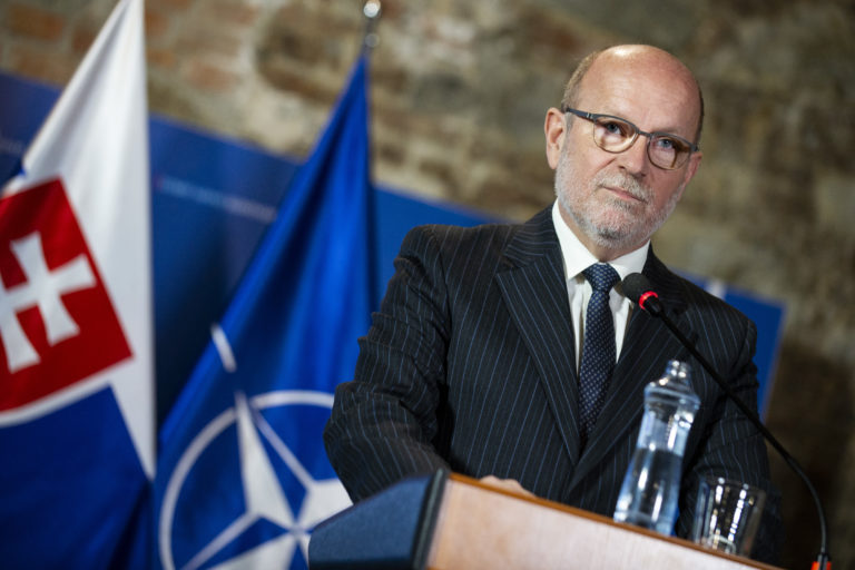 Budapešť odporúča Káčerovi psychiatra. Ten predtým poslal kolaborantom Putina z Karpatskej kotliny vulgárny odkaz