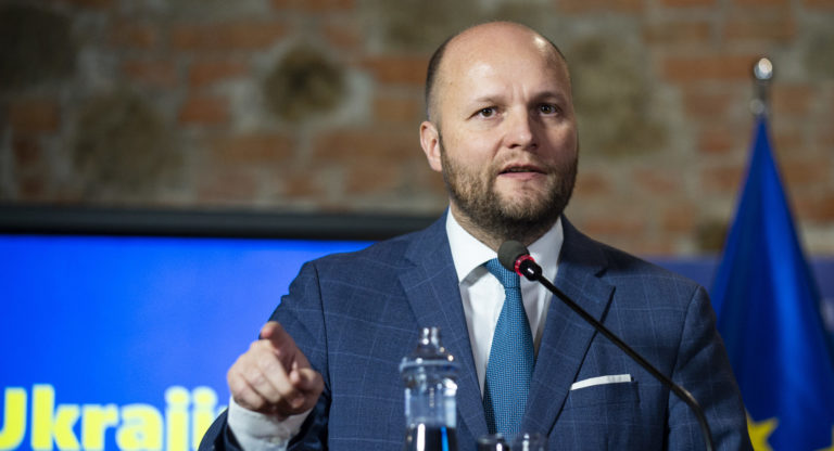 Je tu snaha zmanipulovať voľby zo strany Ruska v prospech Smeru, vyhlásil Naď. Kaliňák to označil za „bláboly“