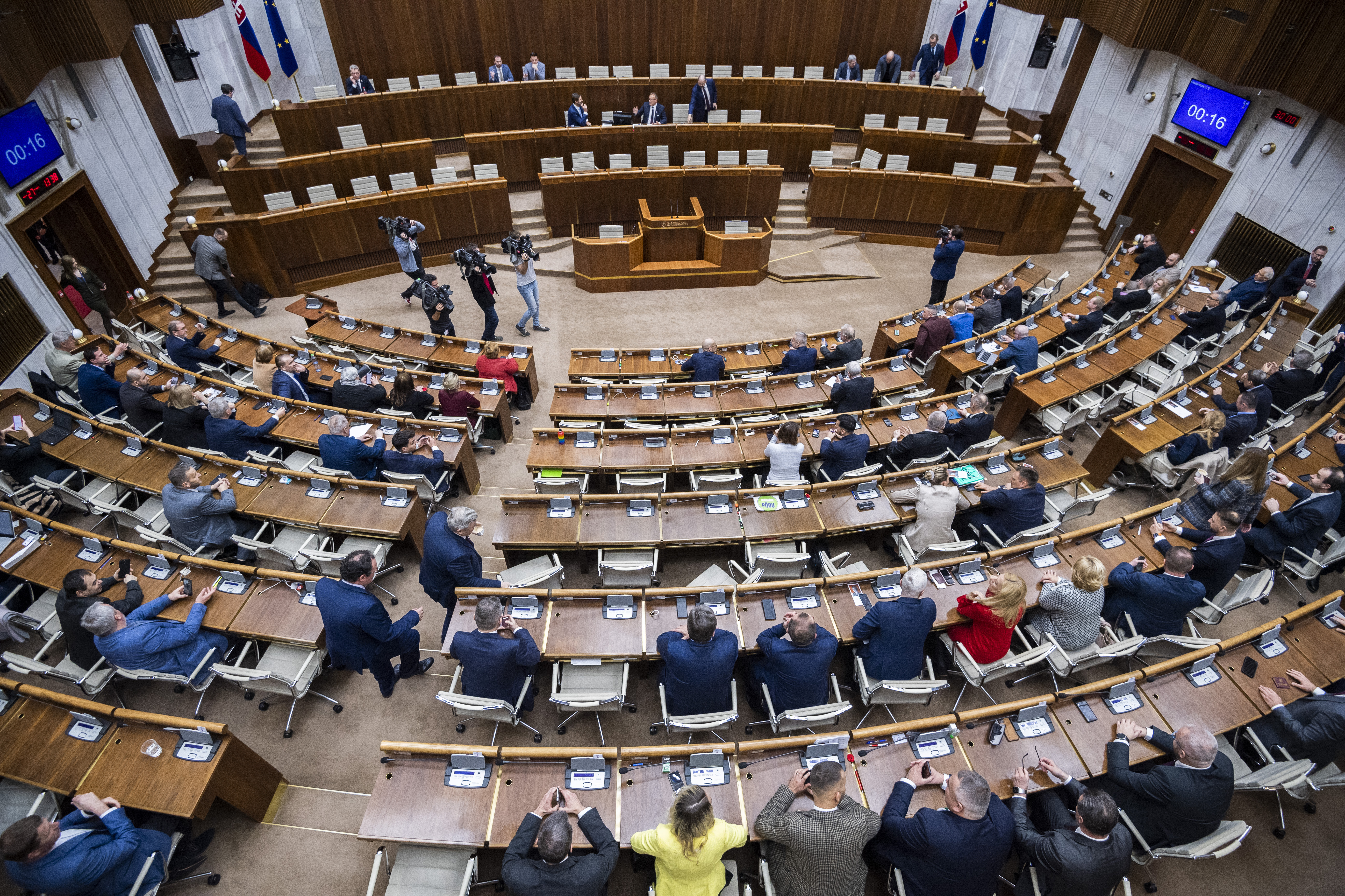 Záborskej návrh na pomoc tehotným ženám opäť neprešiel o jeden hlas. Parlament odmietol aj registrované partnerstvá a potratovú tabletku
