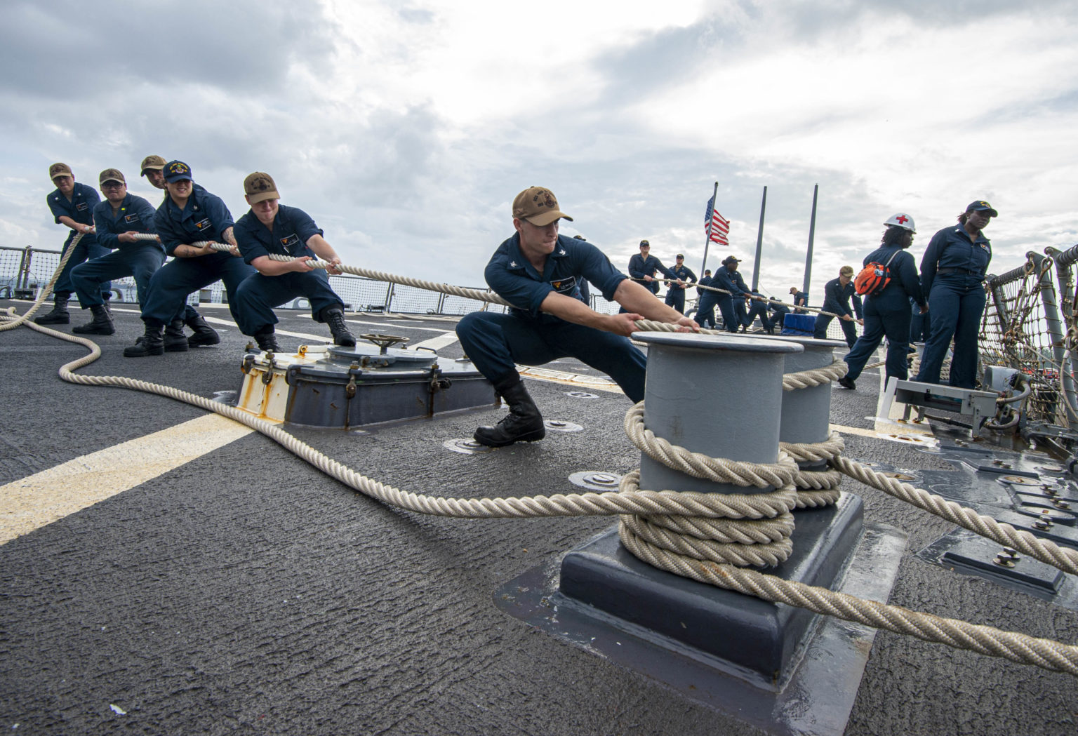 Americkí námorníci na lodi USS Paul Hamilton. Foto: US Navy