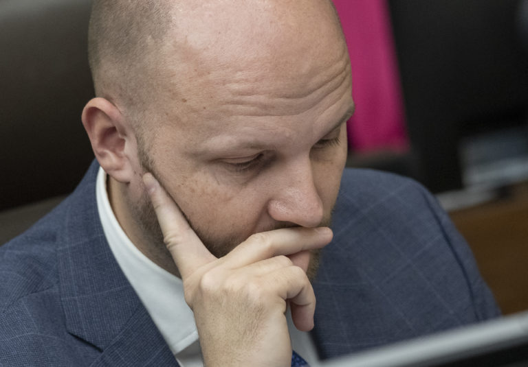 Na snímke dočasne poverený minister obrany SR Jaroslav Naď (OĽaNO) počas rokovania 134. schôdze vlády SR 8. februára 2023 v Bratislave. Foto: Martin Baumann/TASR