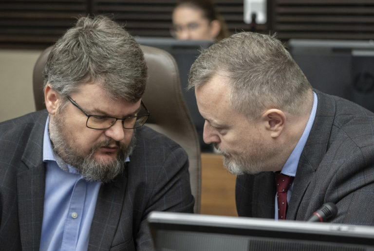 Bývalí členovia vlády si uplatnili mandát poslanca