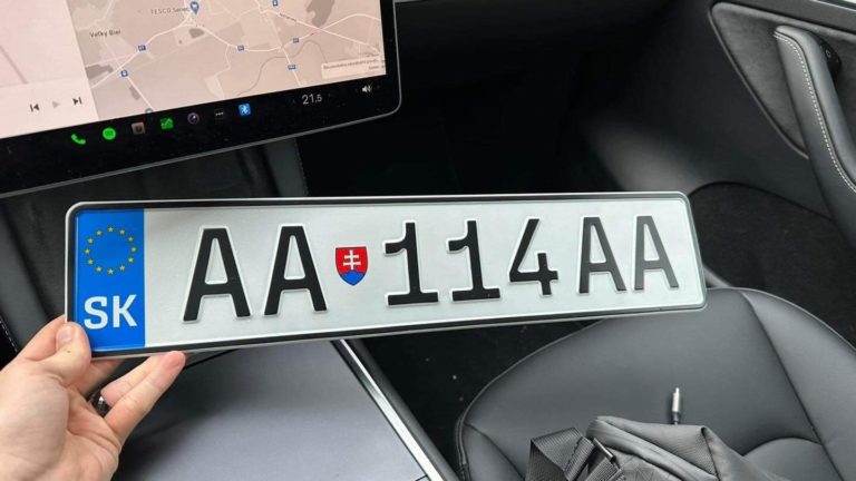 Výroba evidenčných čísiel vozidiel vo vlastnej réžii ušetrí štátu približne sedem miliónov eur ročne