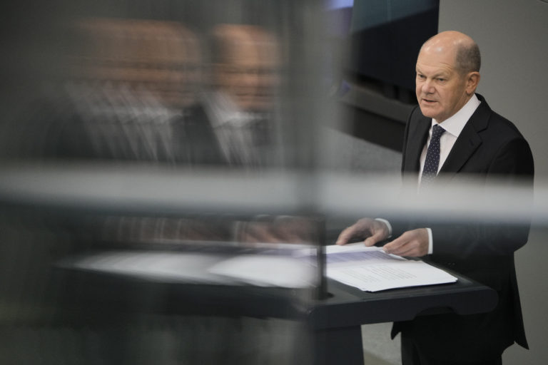 Scholz k zatykaču na Putina: Nikto nestojí nad zákonom