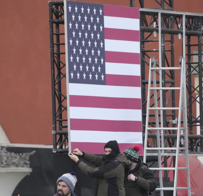 Príprava na príchod amerického prezdienta Joea Bidena do poľskej Varšavy. Foto: TASR/AP