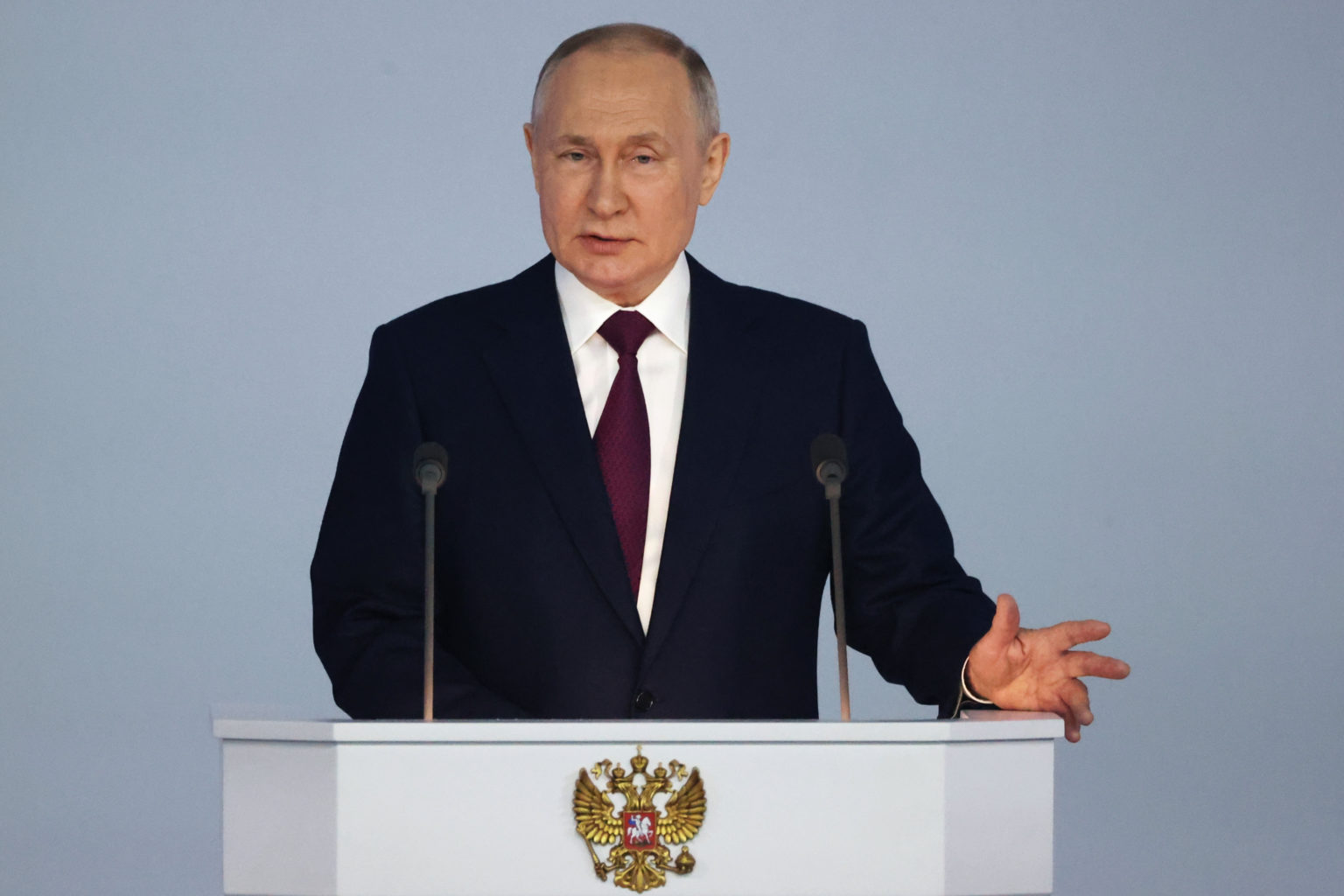 Ruský prezident Vladimir Putin vystupuje s prejavom o stave krajiny pred oboma komorami parlamentu v Moskve v utorok 21. februára 2023. Foto: TASR/AP 