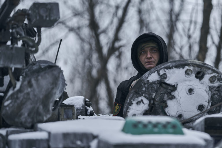 Vojna na Ukrajine by sa mala skončiť za rokovacím stolom, vraví šéf NATO