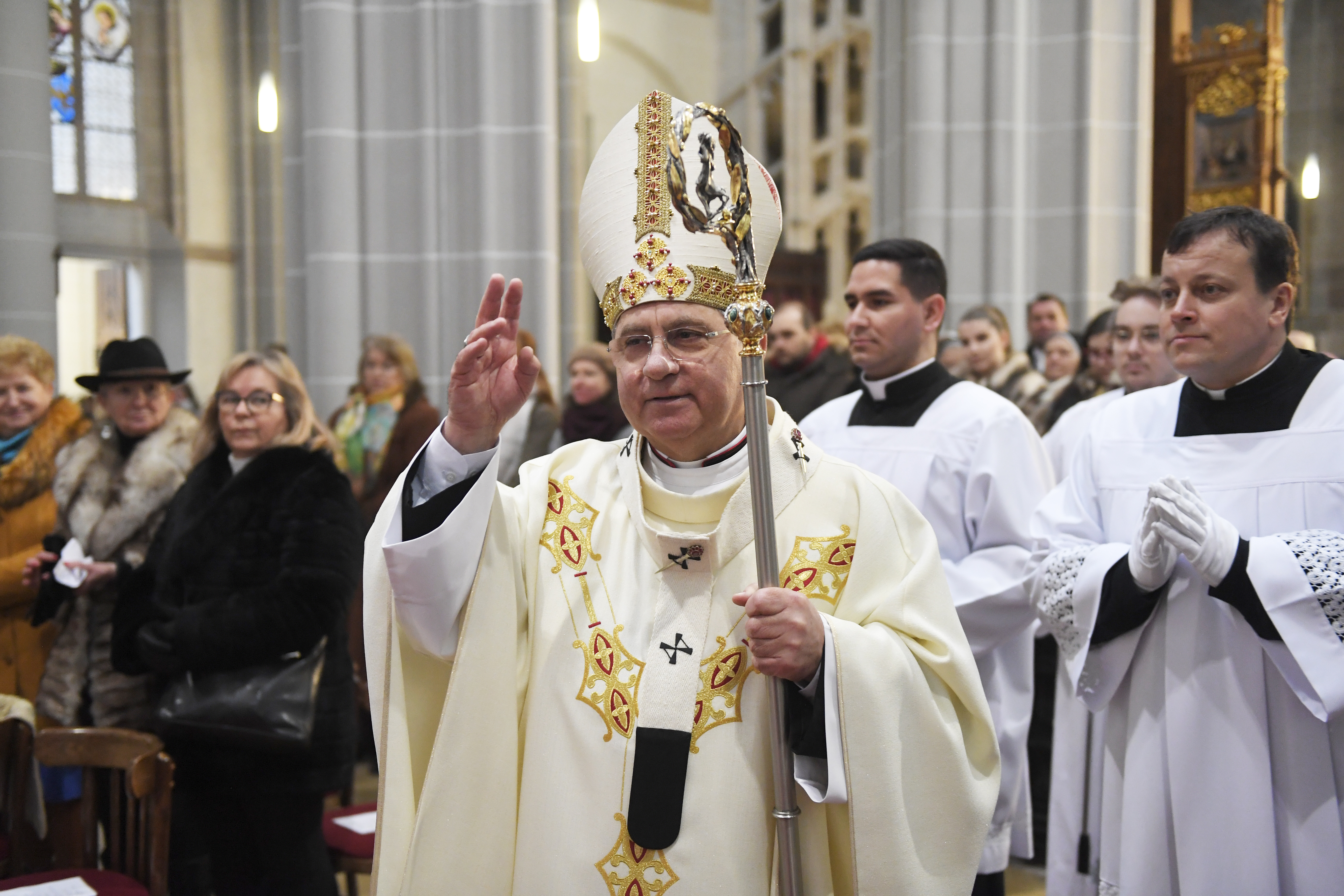 O zemetrasení na Slovensku sa košický arcibiskup dozvedel v Ríme