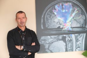 Neistota rozkladá mozgy. Sociálne siete zosilňujú polarizáciu. Fact checking príliš nefunguje, hovorí neurovedec Horáček