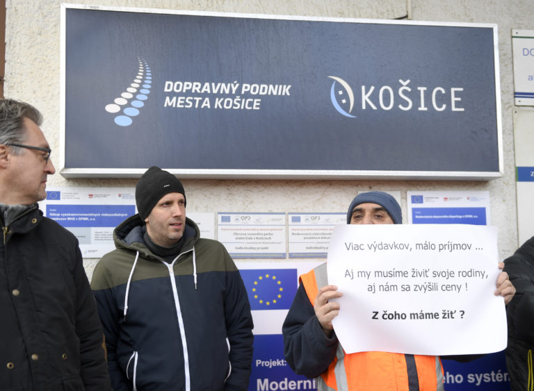 Košice: Do štrajku sa zapojila väčšina vodičov MHD, očakáva sa aj v stredu