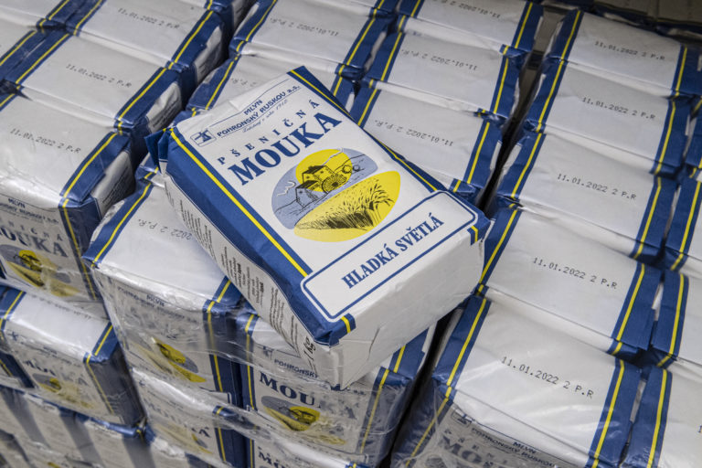 Agrorezort by mal pristúpiť k bezodkladnej kontrole dovážanej múky, zhodujú sa mlynári
