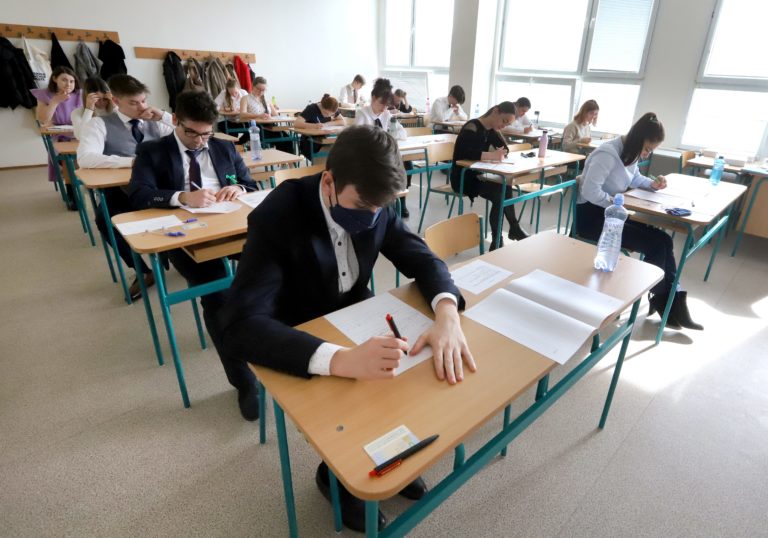 V najbližších dňoch čakajú viac než 41-tisíc maturantov písomné maturity