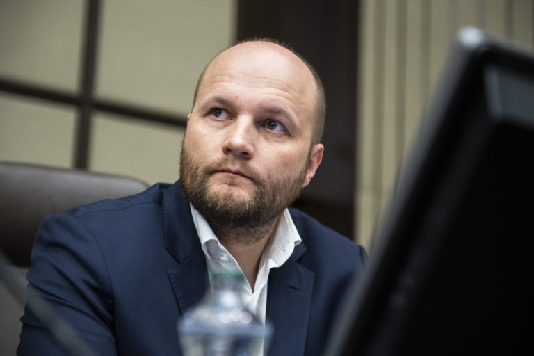 Naď chce s eurokomisárom Bretonom rokovať o podpore zvýšenia výroby munície