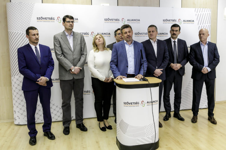 Aliancia súhlasí s rozšírením názvu strany o Maďarské fórum