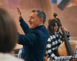 Ak niekto povie, že nevie spievať, je to skôr psychický problém, tvrdí autor liturgickej hudby