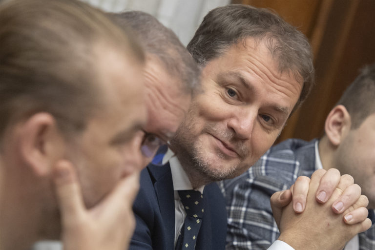 Ďalší Matovičov návrh neprešiel: Plat poslanca sa znižovať nebude