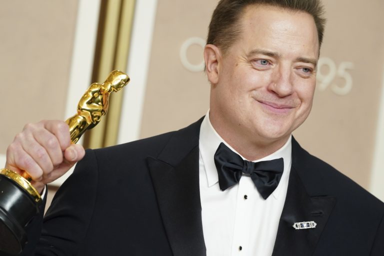 Oscary: Najlepším hercom je Brendan Fraser; herečkou Michelle Yeohová