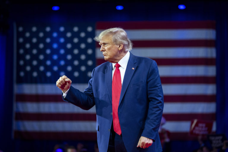 Bývalý americký prezident Donald Trump s prejavom na konferencii CPAC 2023, v sobotu 4. marca 2023. Foto: TASR/AP