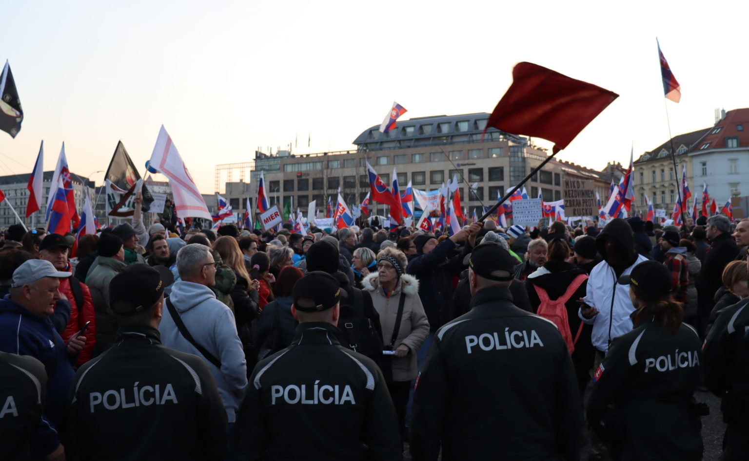 Pochod za mier na Hodžovom námestí v Bratislave 03.03. 2023. Foto: Tomáš Dugovič