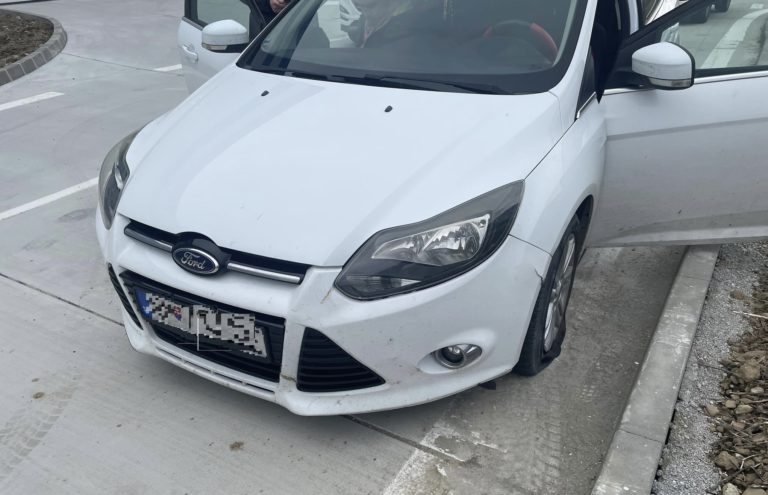 V logistickom centre jazdil opitý muž. Museli zasiahnuť pracovníci SBS. Foto. FB Polícia SR - Trenčiansky kraj