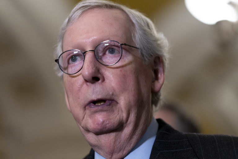 Líder republikánov v americkom Senáte Mitch McConnell podporil Donalda Trumpa