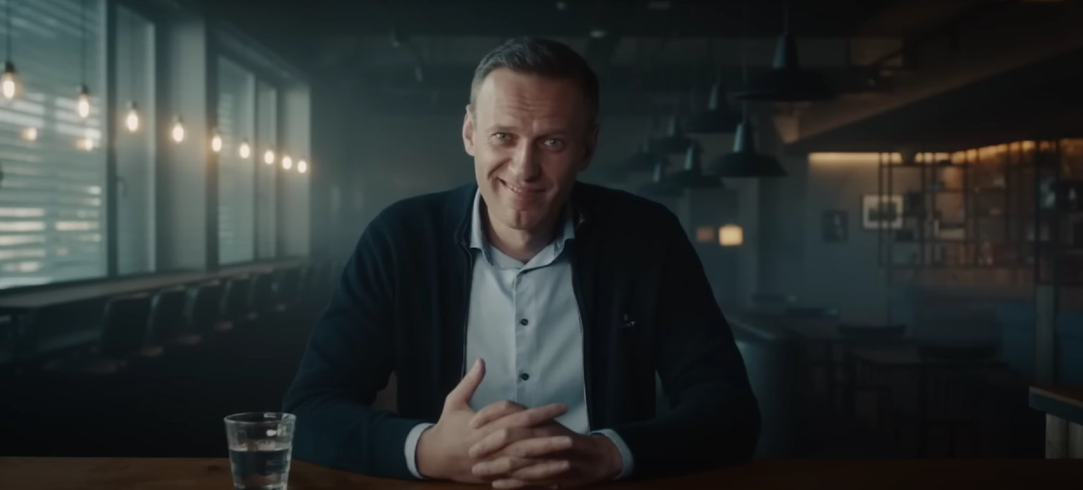 Alexej Navalnyj v oscarovom dokumentárnom filme. Reprofoto: YouTube