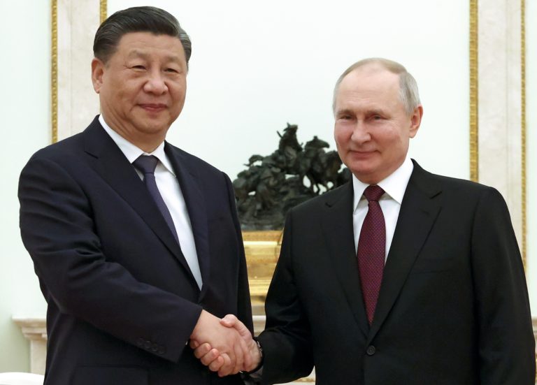 Vladimír Putin a Si Ťin-pching. Foto: TASR/AP