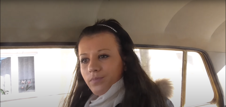 Sheila Szmereková tvrdí, že je nevinná, ale za videom proti moslimom, na ktorom sa vymočila na Korán, si stojí