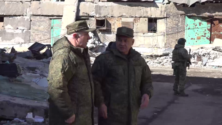 Ruský minister obrany navštívil ukrajinskú frontovú líniu