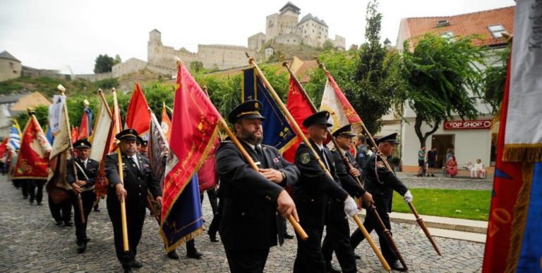 Dobrovoľní hasiči zaplnili Trenčín