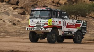 Obe posádky pokračujú ďalej