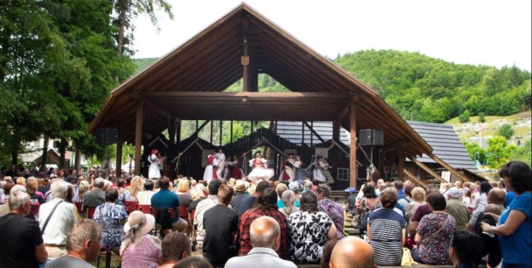 Horná Mariková žila folklórom