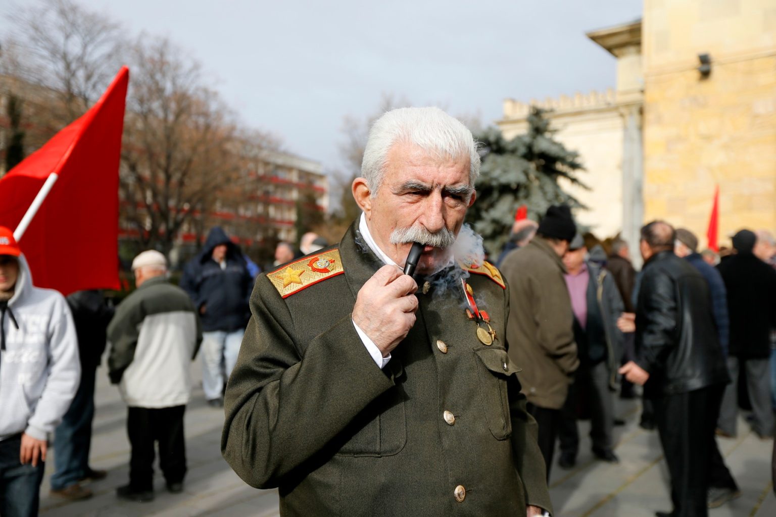 Muž, ktorý si v Gruzínsku v roku 2015 pripomínal výročie Stalinovho narodenia. Foto: Profimedia.sk